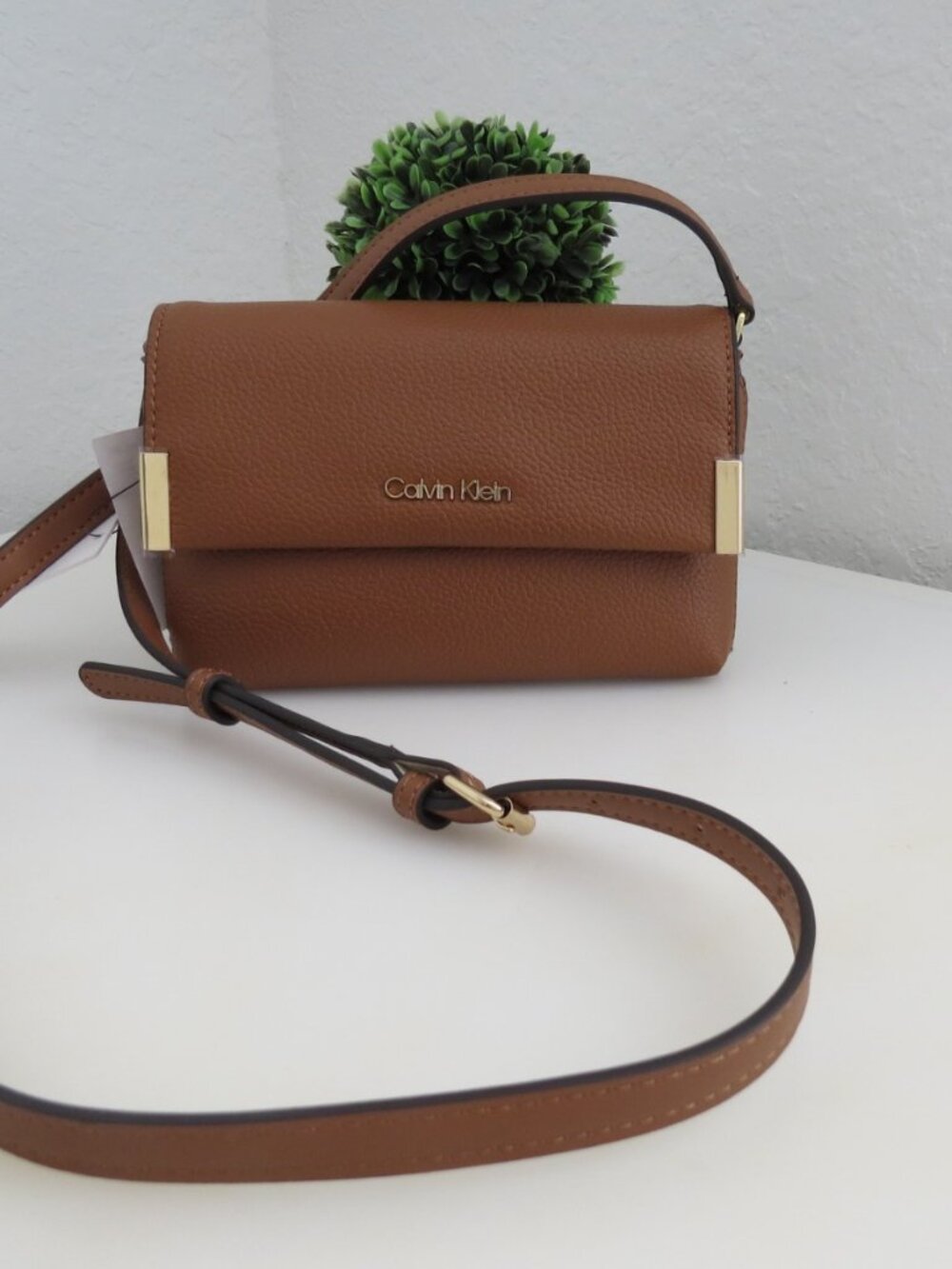 NWT Calvin Klein Caramel Brown Pebbled Crossbody Shoulder Bag Gold Hardware